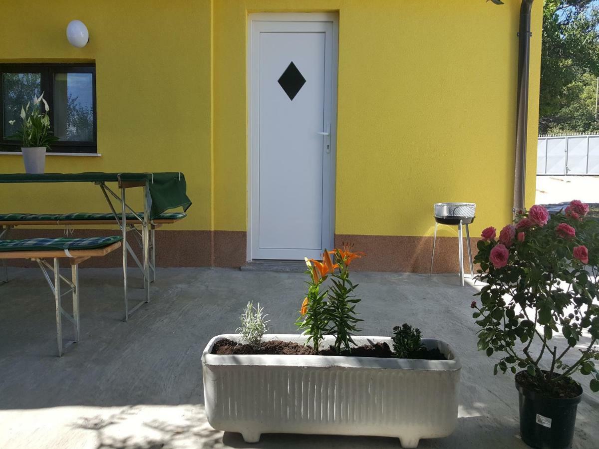 Apartment Silvija Liznjan Exterior photo